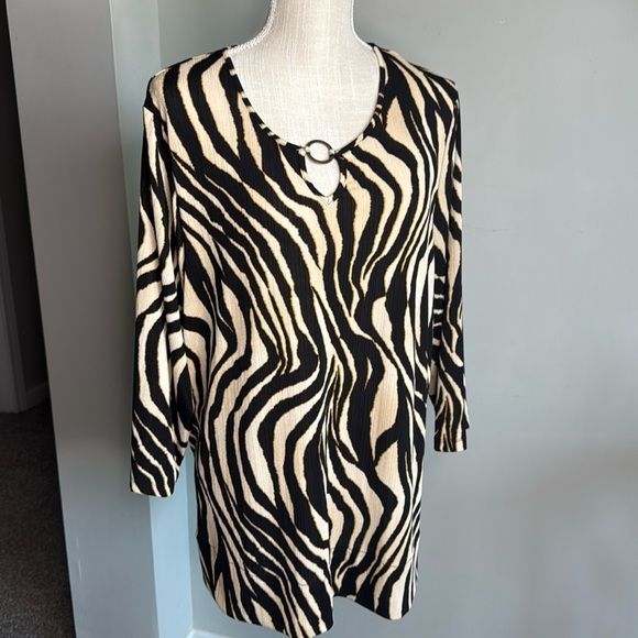 TANJAY. Tunic - Picture 1 of 6